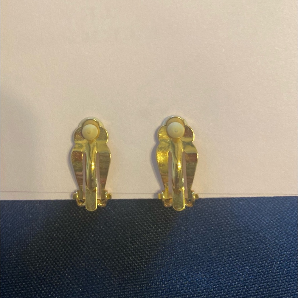 Joan Rivers Clip On Faux Pearl Earrings - Picture 9 of 10
